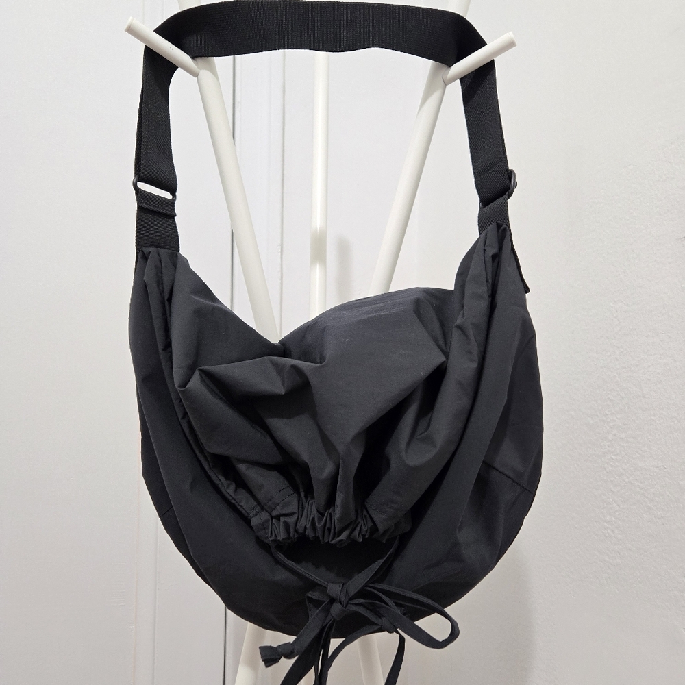 Uniqlo U Drawstring Shoulder Bag - Black